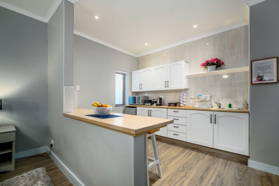 Luxury Double Self-catering Suite | Private kitchen | Mini-fridge, microwave, espresso maker, electric kettle