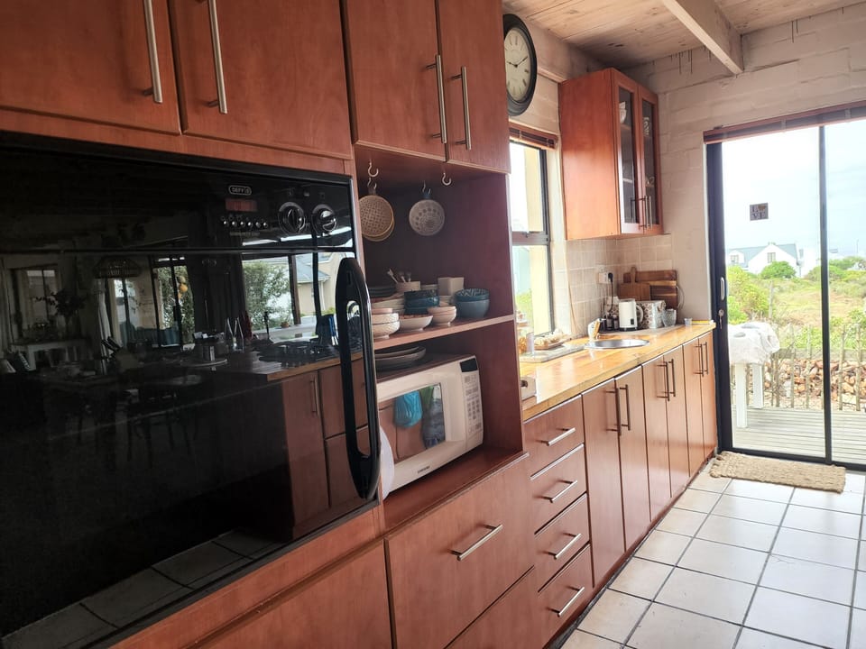 Comfort House, Multiple Bedrooms, Ocean View, Beachfront | Private kitchen | Blender