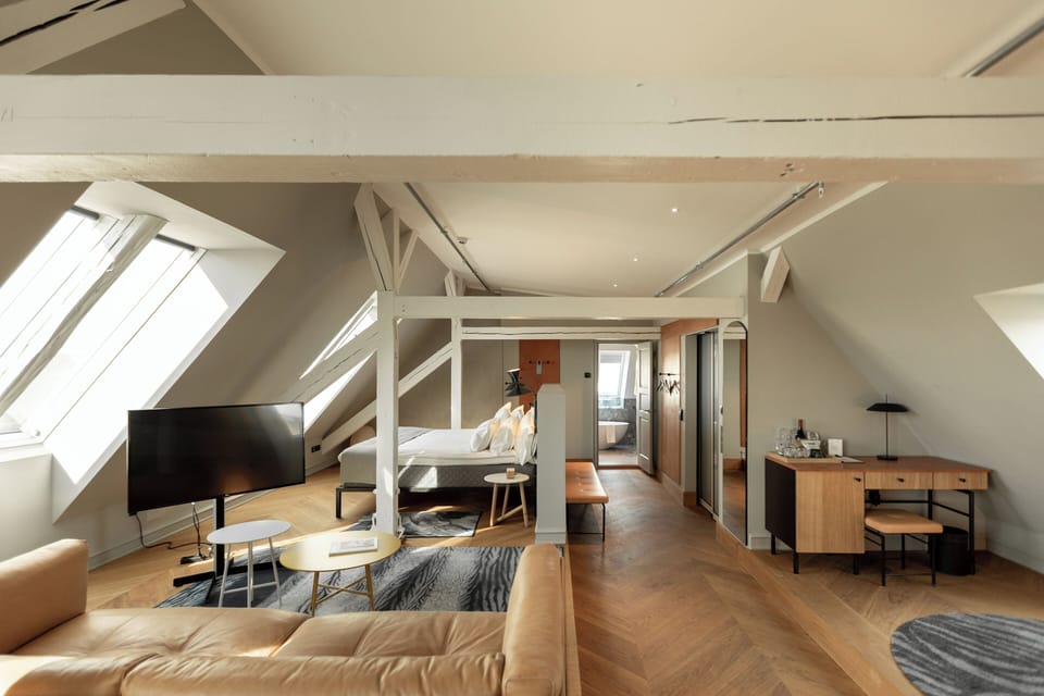 Penthouse (Suite) | In-room safe, desk, laptop workspace, blackout drapes