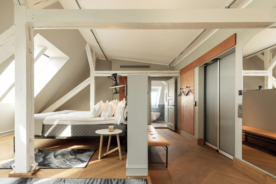 Penthouse (Suite) | In-room safe, desk, laptop workspace, blackout drapes