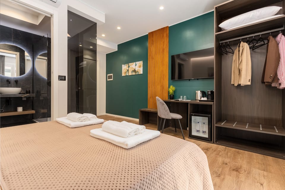 Deluxe Room | Premium bedding, minibar, desk, soundproofing