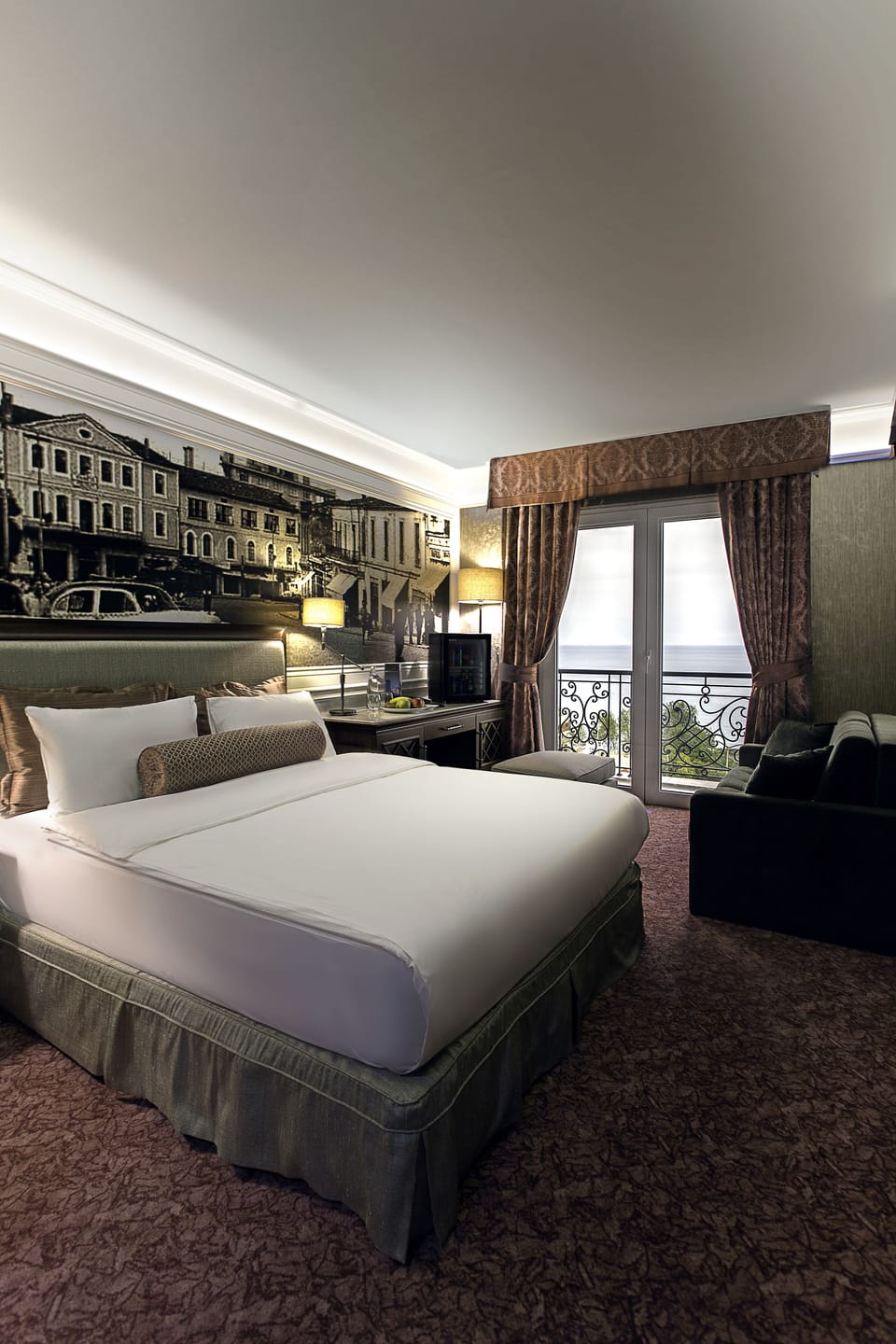 Deluxe Room, Balcony, Sea View | Minibar, in-room safe, desk, soundproofing