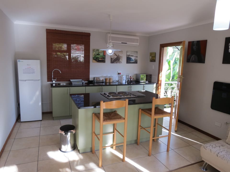 The Flatlet | Private kitchen | Full-size fridge, microwave, coffee/tea maker, toaster