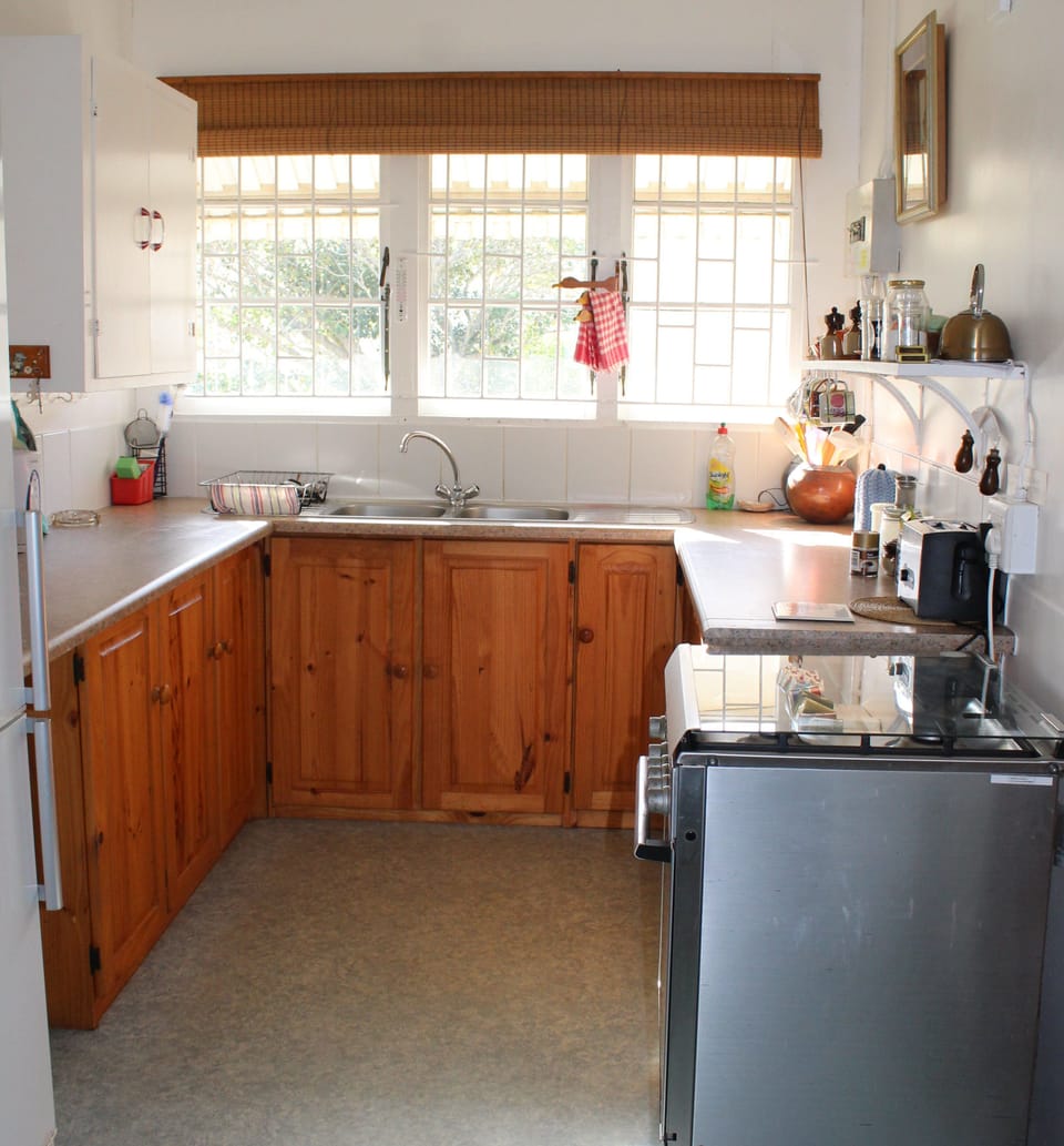 Family Cottage, 2 Bedrooms, Sea View, Sea Facing | Private kitchen | Full-size fridge, microwave, oven, stovetop