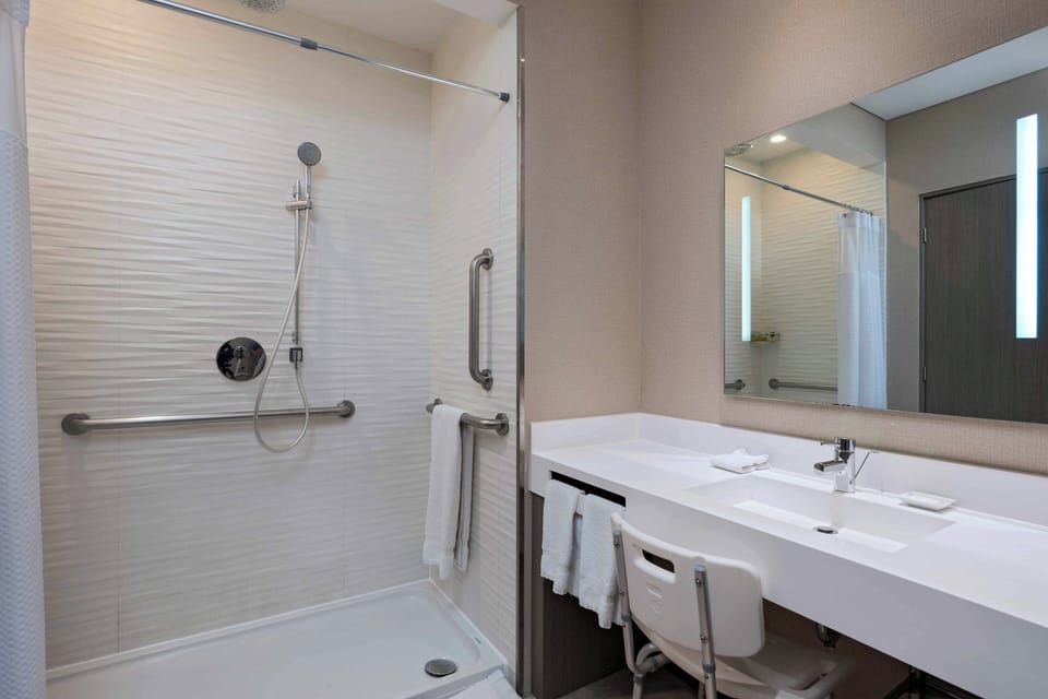 Shower, free toiletries, hair dryer, towels