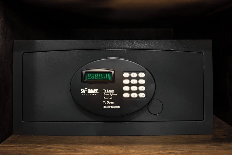 Premium bedding, in-room safe, desk, laptop workspace