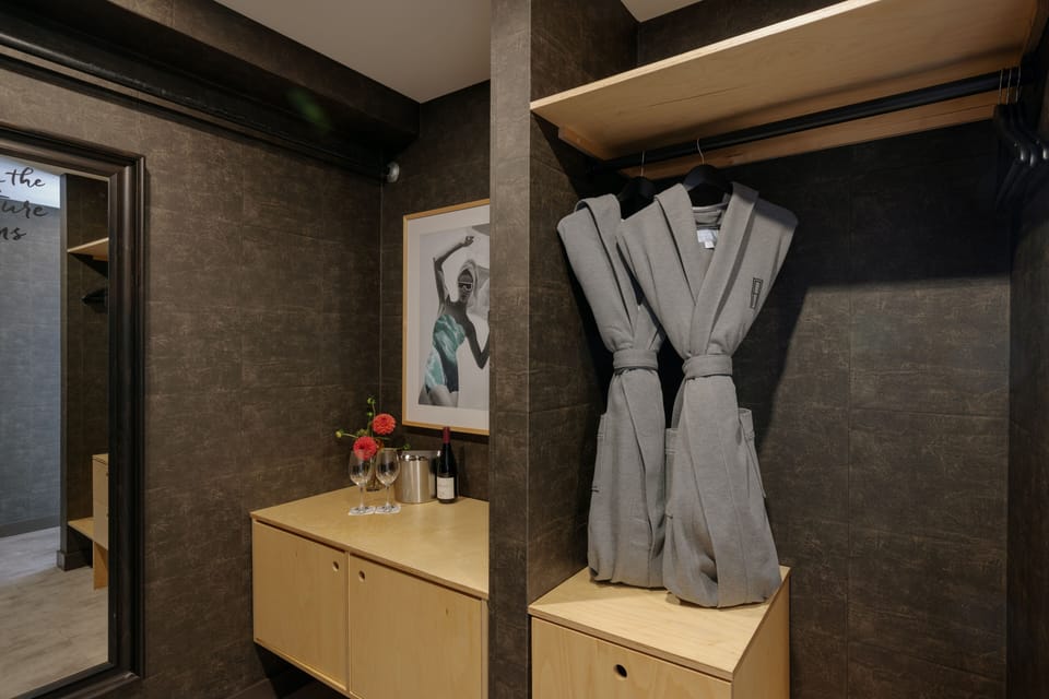 Room, 1 King Bed, Corner | In-room safe, desk, soundproofing, iron/ironing board