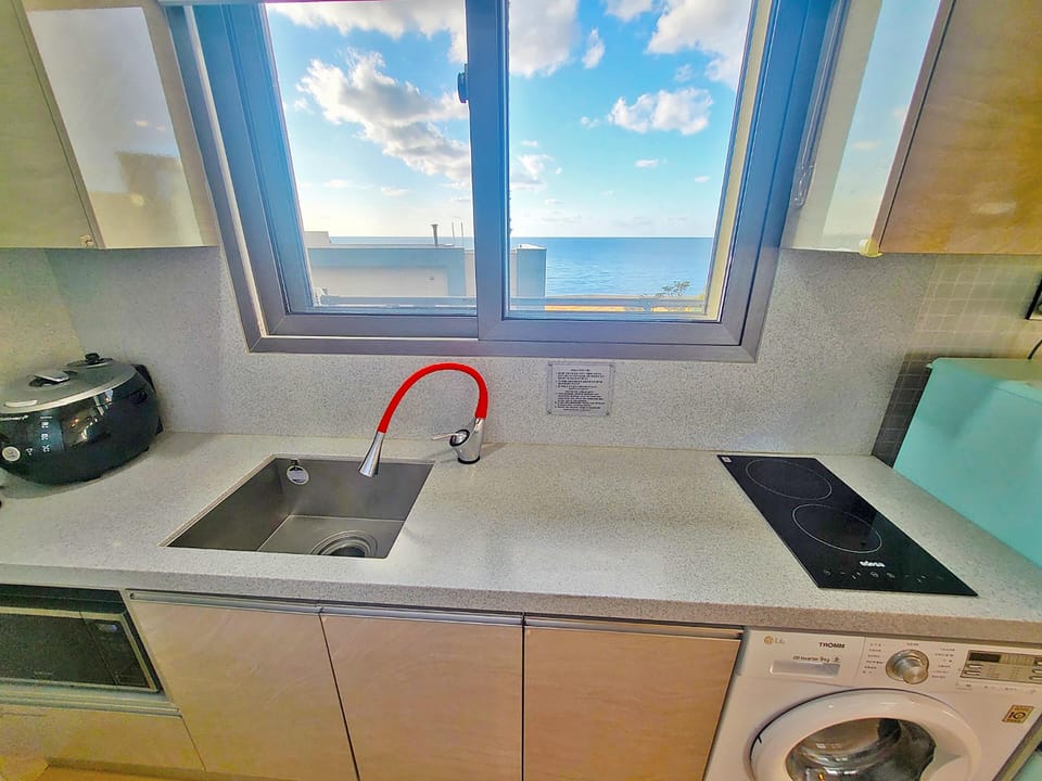 Standard Room | Private kitchen | Fridge, microwave, stovetop, coffee/tea maker