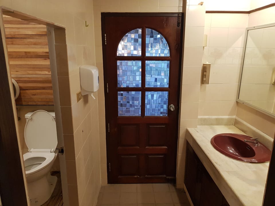 Saksit Phithak | Bathroom | Free toiletries, slippers, towels