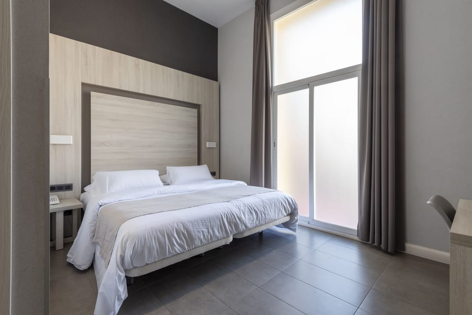Double Room, Balcony | In-room safe, individually decorated, individually furnished, desk