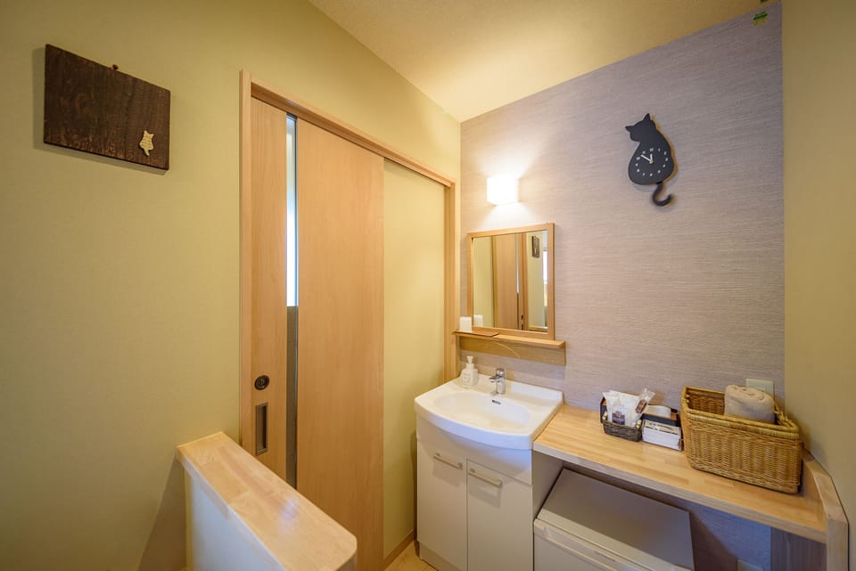 Japanese Room with 1 Loft Bed and Shared Bath (Caters to 13years old or  older) | WiFi (free)
