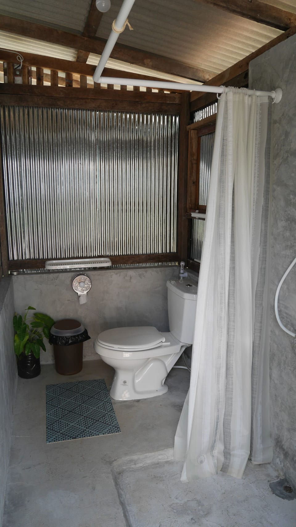 Towels, soap, shampoo, toilet paper