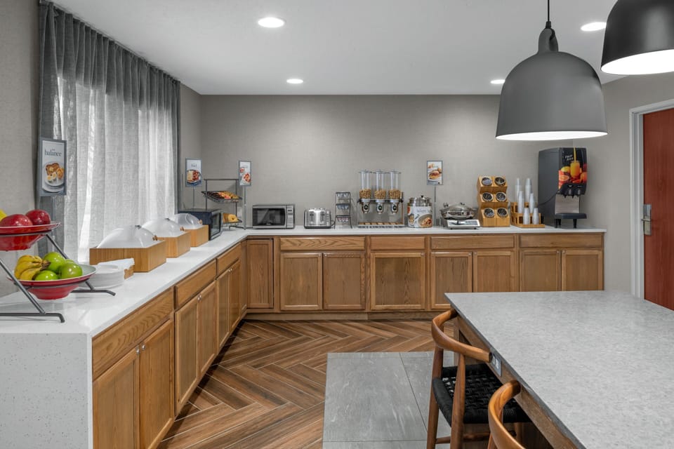 Free daily buffet breakfast