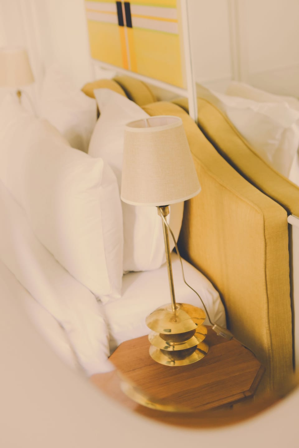 Desk, soundproofing, free WiFi, bed sheets