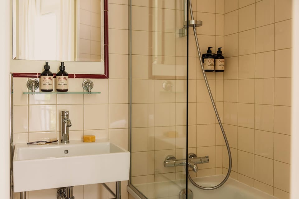Superior Double Room | Bathroom | Hair dryer, towels