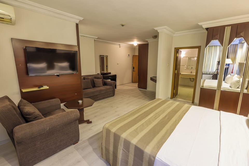 Standard Room | Minibar, in-room safe, desk, free WiFi