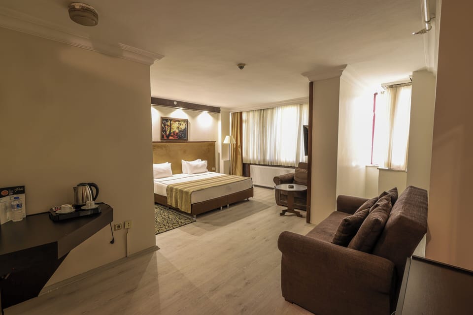 Standard Room | Minibar, in-room safe, desk, free WiFi