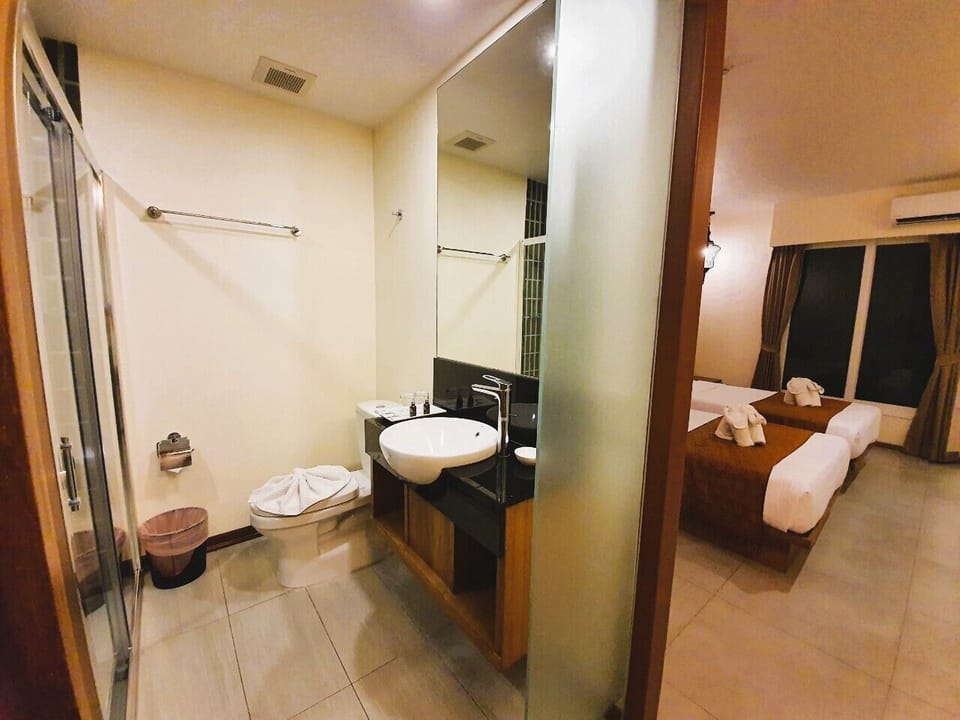 Standard Twin Room | Premium bedding, down comforters, in-room safe, individually decorated