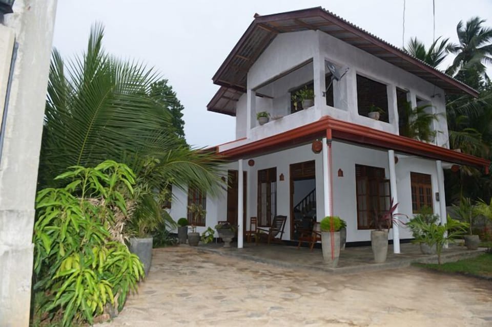 Classic Villa, 3 Bedrooms, Garden View, Beachside | 3 bedrooms, desk, iron/ironing board, WiFi (free)