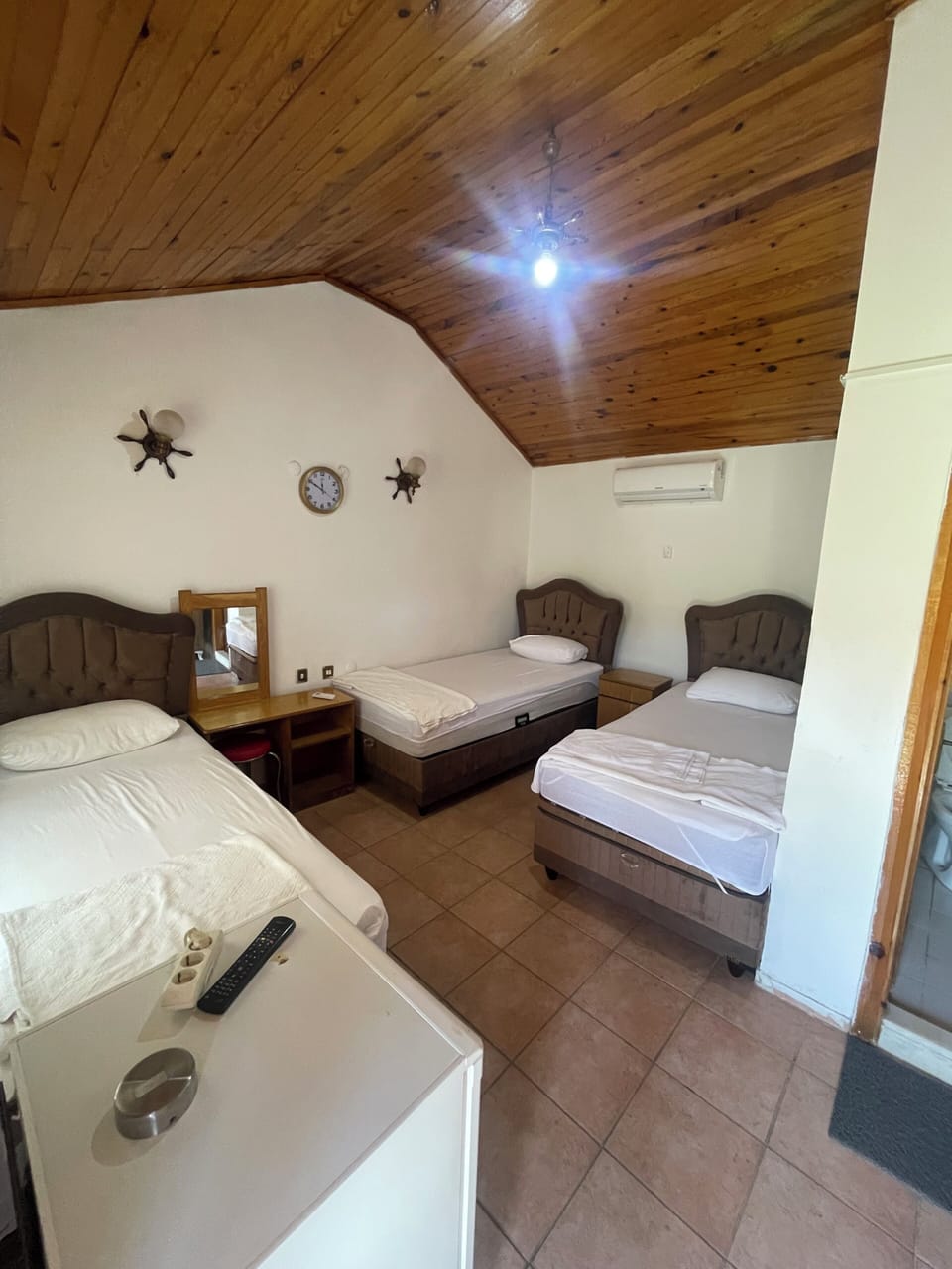 Standard Triple Room | Desk, iron/ironing board, free cribs/infant beds, free WiFi