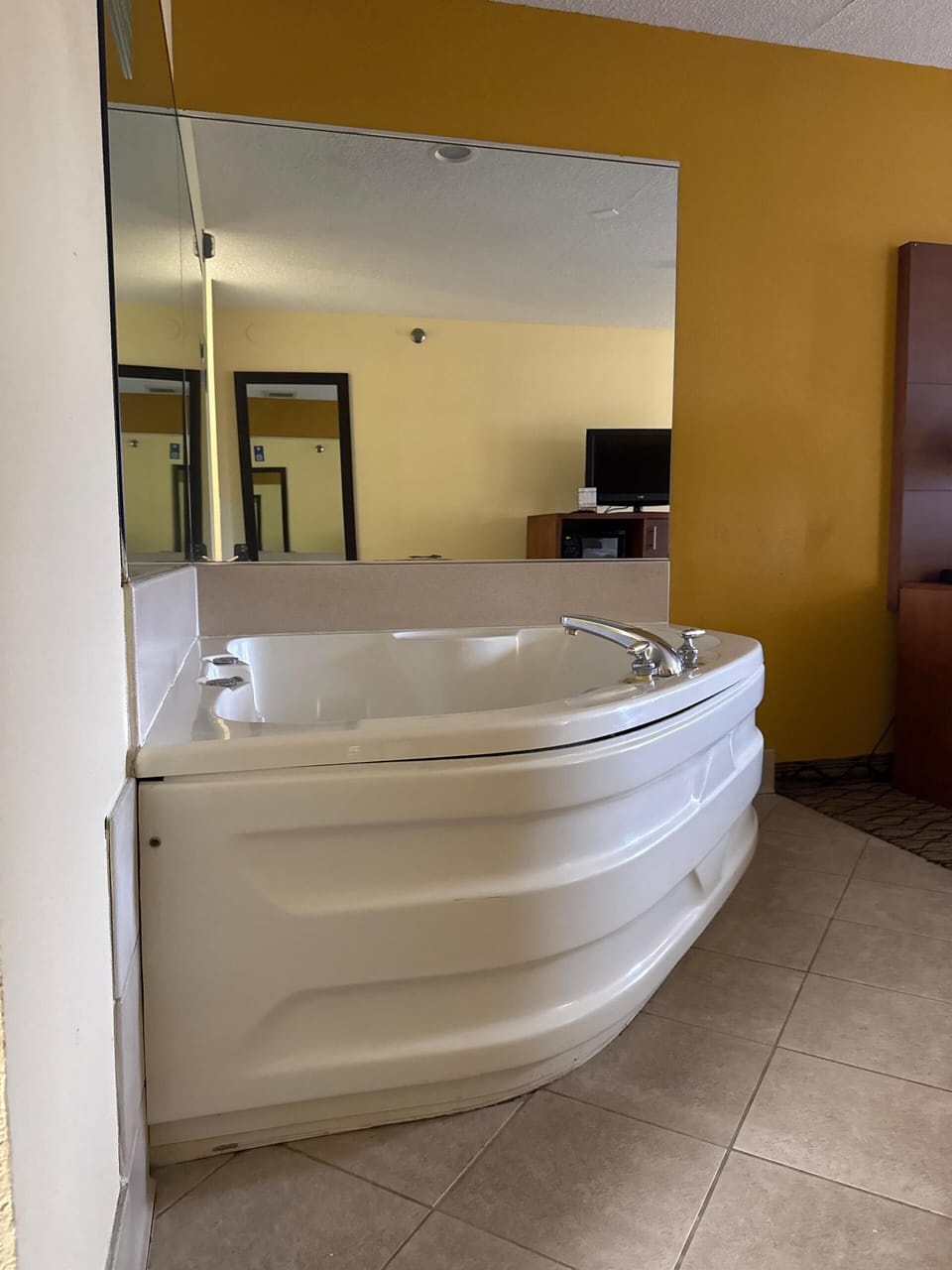 Deluxe Studio Suite, 1 King Bed, Non Smoking | Premium bedding, pillowtop beds, desk, laptop workspace