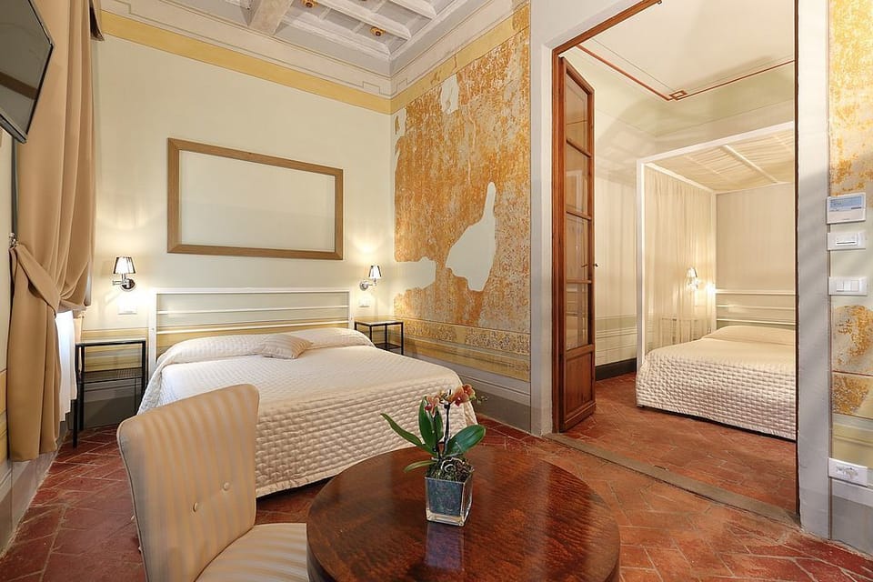 Deluxe Suite, Stair Access Only | Desk, soundproofing, free WiFi