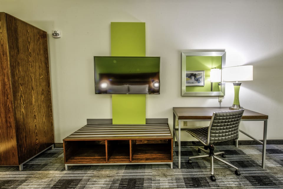 Standard Room | Premium bedding, pillowtop beds, in-room safe, desk