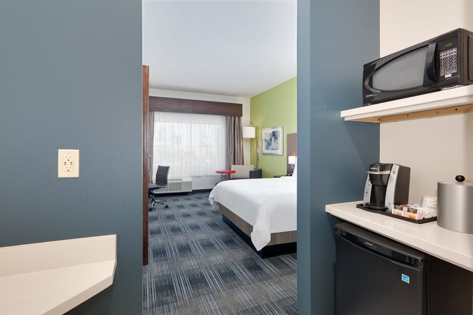Premium bedding, pillowtop beds, in-room safe, desk