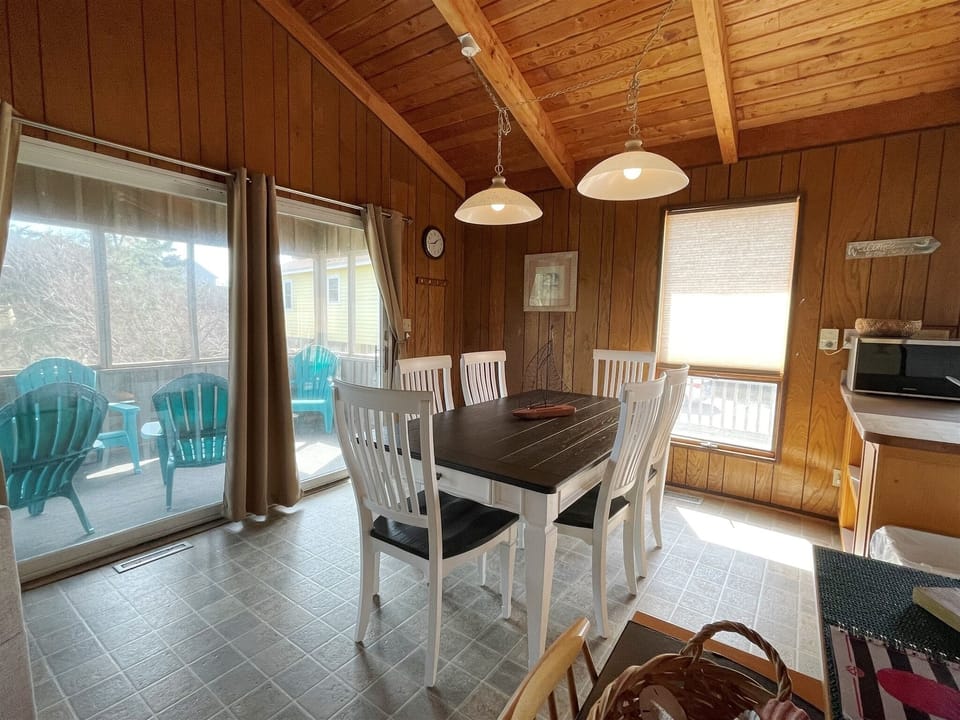 Cottage, 3 Bedrooms | Private kitchen | Full-size fridge, microwave, stovetop, coffee/tea maker