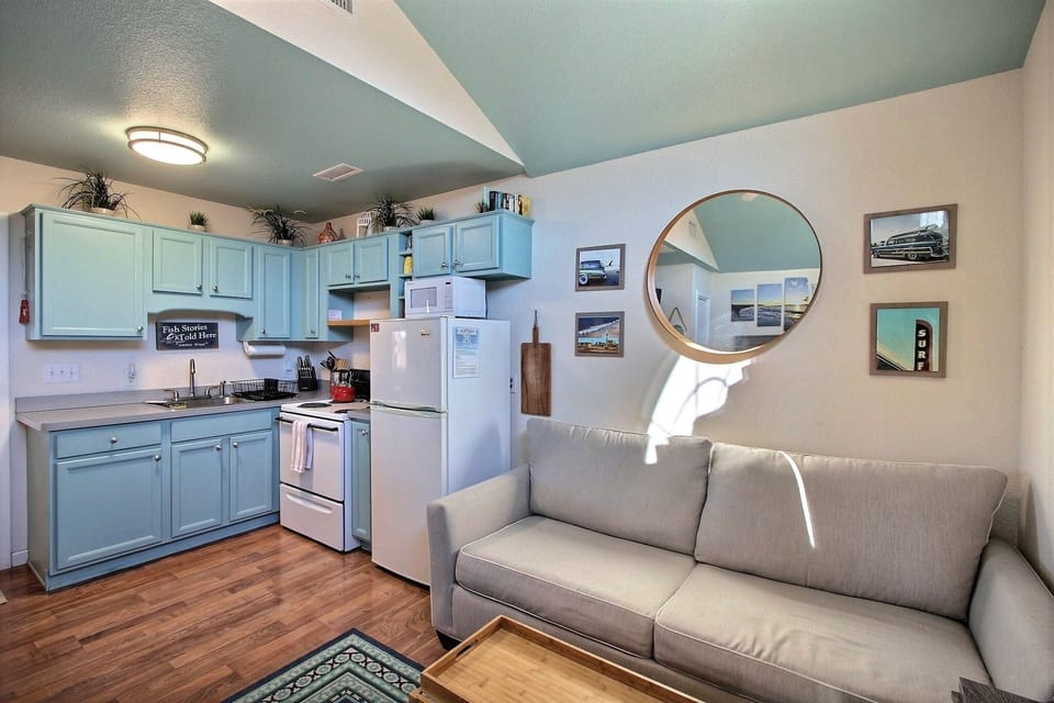Studio | Private kitchen | Full-size fridge, microwave, stovetop, coffee/tea maker