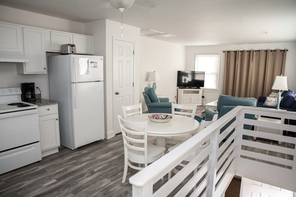 Cottage, 2 Bedrooms | Private kitchen | Coffee/tea maker, full-size fridge, microwave, stovetop