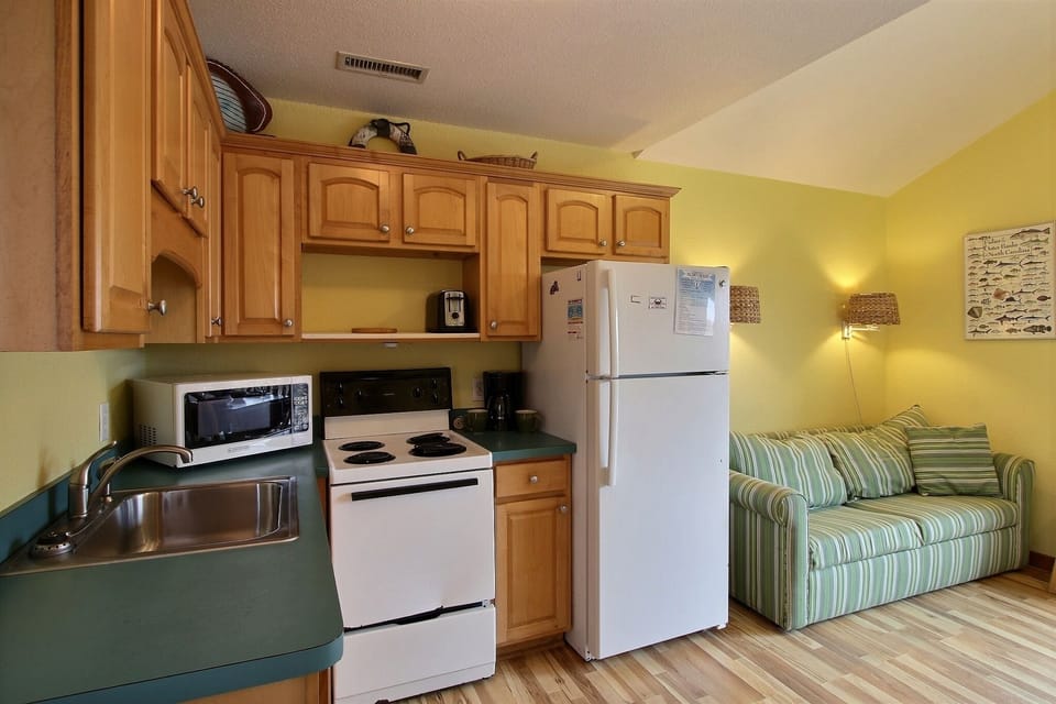 Studio | Private kitchen | Full-size fridge, microwave, stovetop, coffee/tea maker