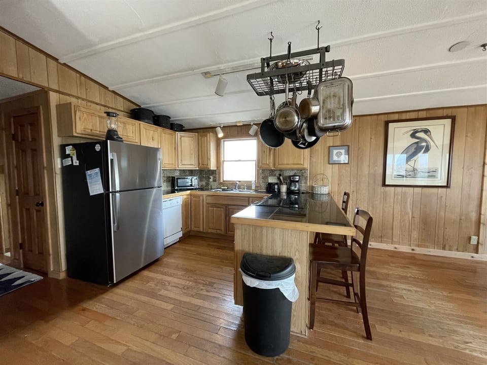 Cottage, 3 Bedrooms | Private kitchen | Fridge, microwave, dishwasher, coffee/tea maker