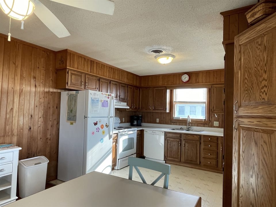 Cottage, 4 Bedrooms | Private kitchen | Full-size fridge, microwave, stovetop, dishwasher