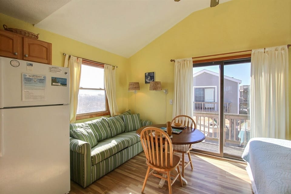 Studio | Living area | TV, DVD player
