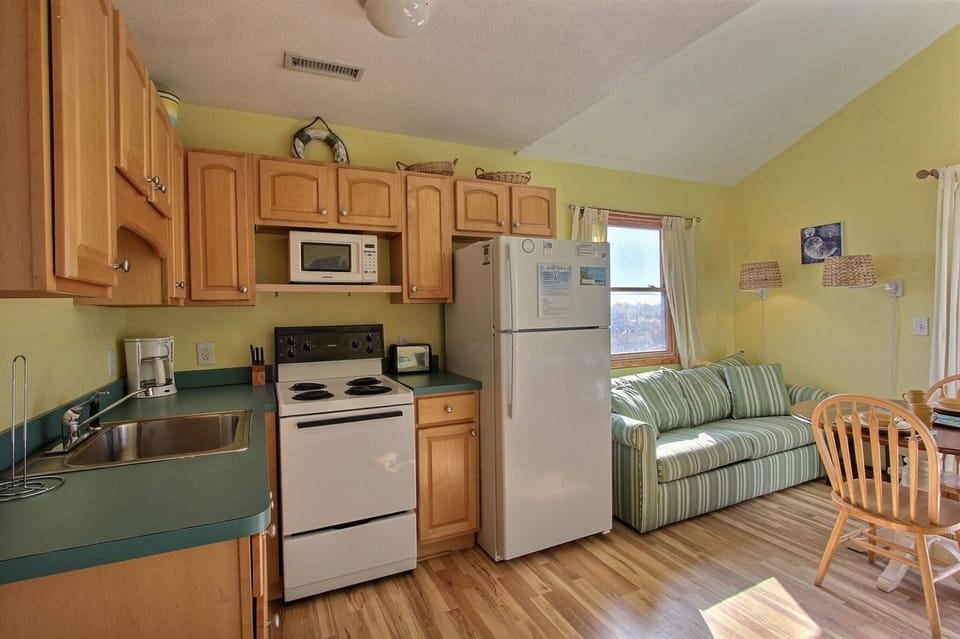 Studio | Private kitchen | Full-size fridge, microwave, stovetop, coffee/tea maker