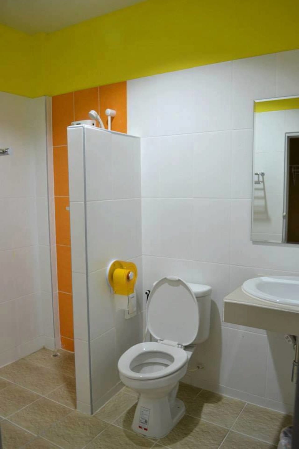 Standard Double Room | Bathroom | Shower, free toiletries, towels
