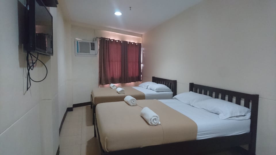 Deluxe Quadruple Room | Iron/ironing board, free WiFi, bed sheets