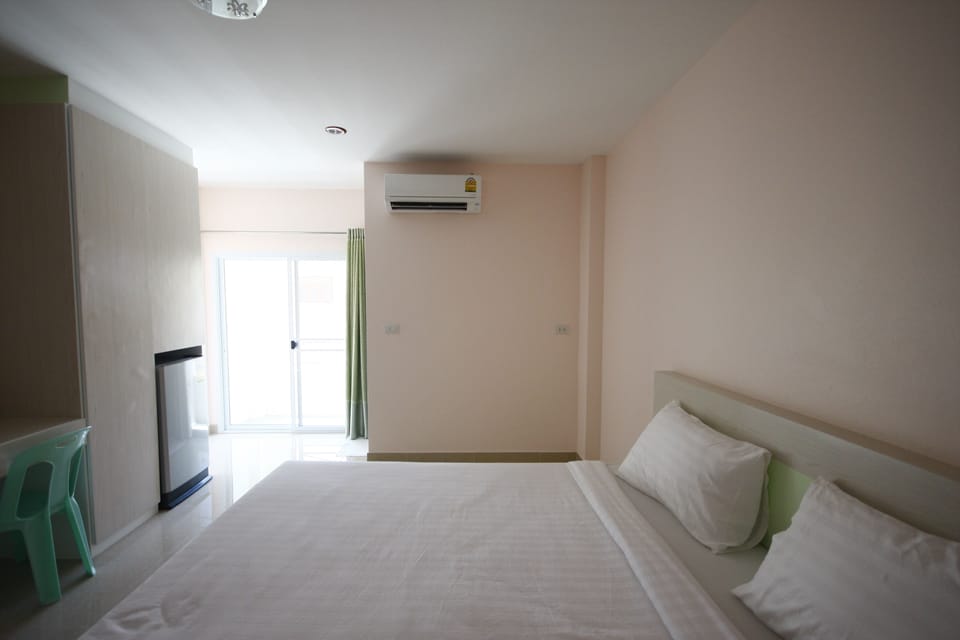 Standard Double Room | Desk, blackout drapes, free WiFi