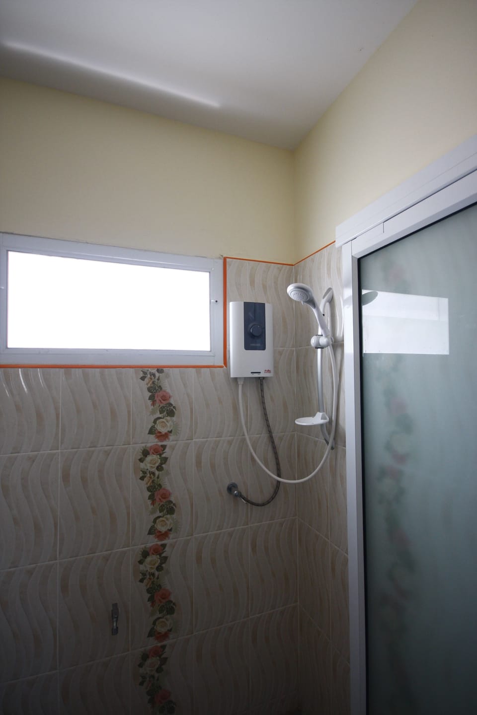 Standard Twin Room | Bathroom shower