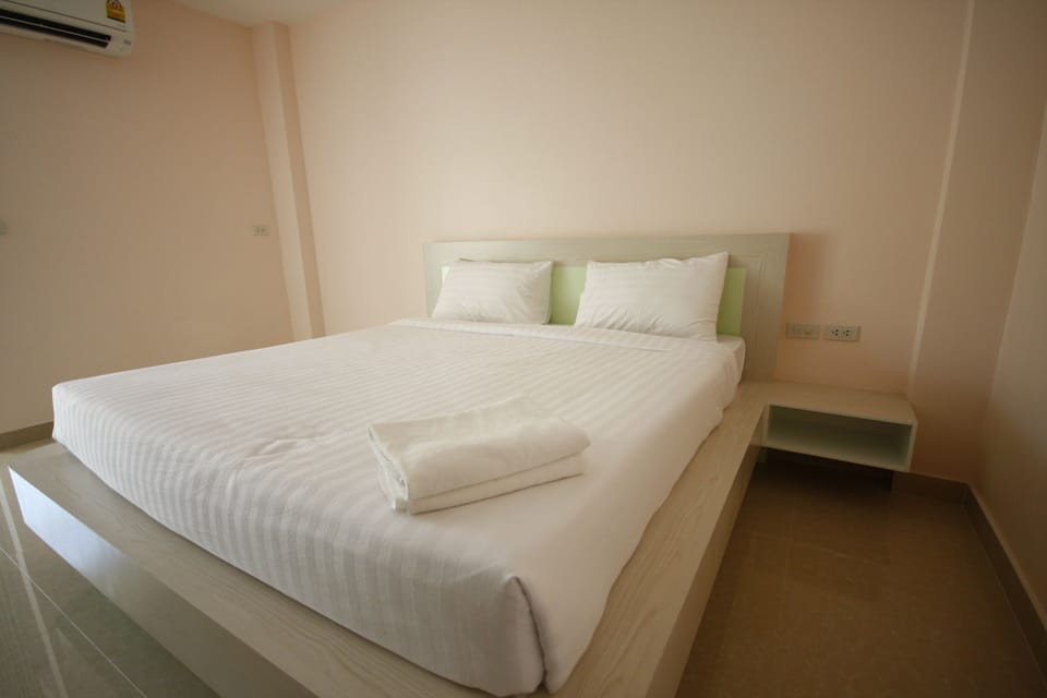 Standard Double Room | Desk, blackout drapes, free WiFi
