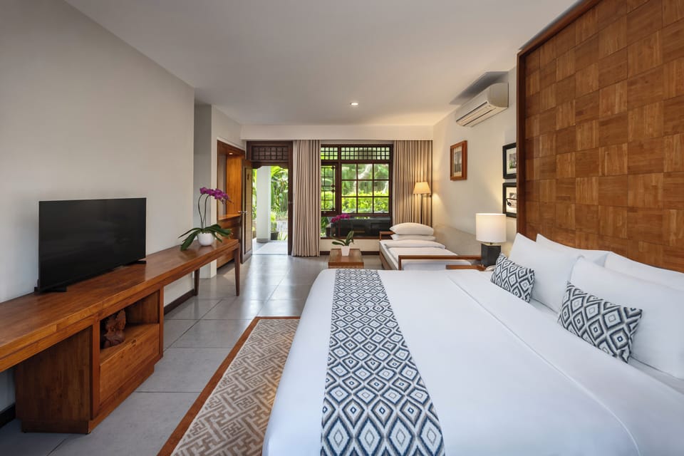 Junior Suite | Minibar, in-room safe, desk, free WiFi