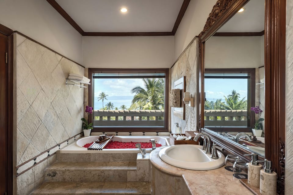 Premier Suite, Ocean View | Bathroom | Free toiletries, hair dryer, slippers, towels
