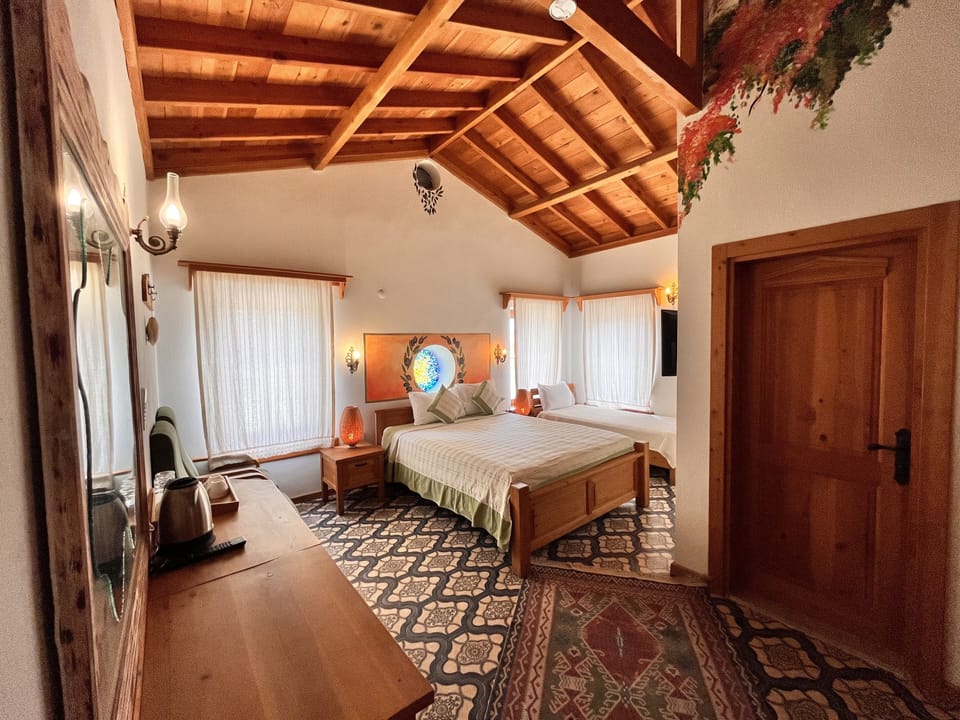 Deluxe Triple Room | Free minibar items, desk, free WiFi, bed sheets