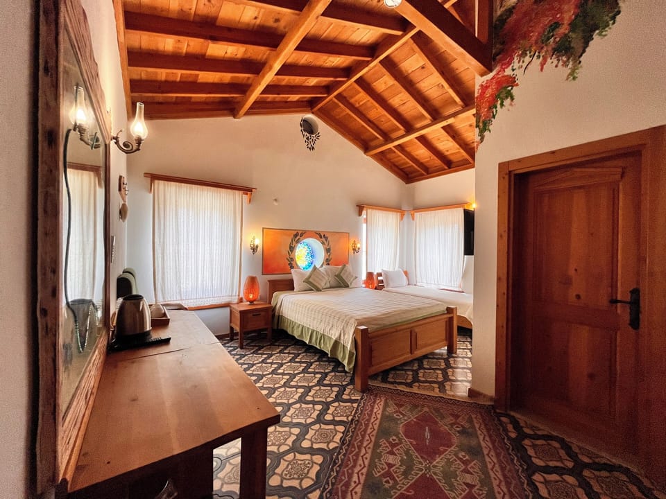 Deluxe Triple Room | Free minibar items, desk, free WiFi, bed sheets
