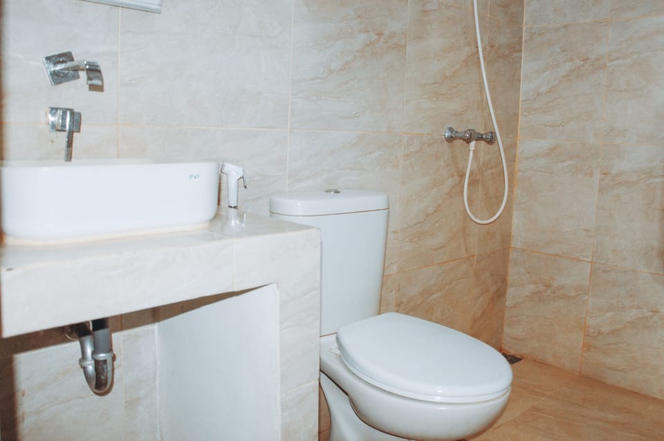 Premium Double Room | Bathroom | Shower, towels