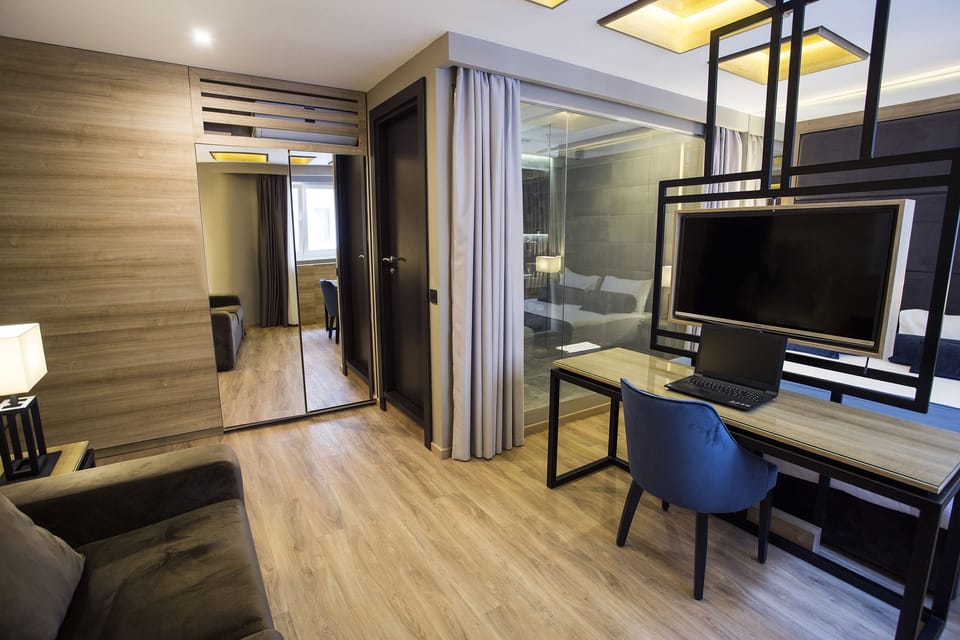 Deluxe Suite | Living area | Flat-screen TV