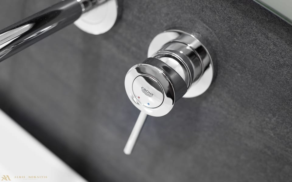 Standard Double Room | Bathroom | Shower, free toiletries, hair dryer, bathrobes