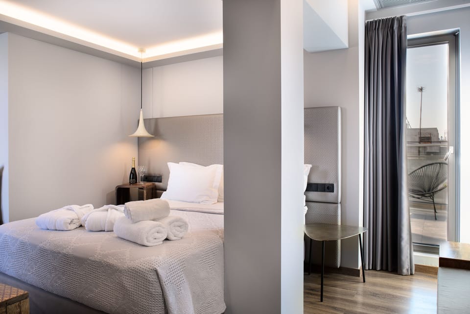 Junior Suite, Jetted Tub | Hypo-allergenic bedding, minibar, in-room safe, desk