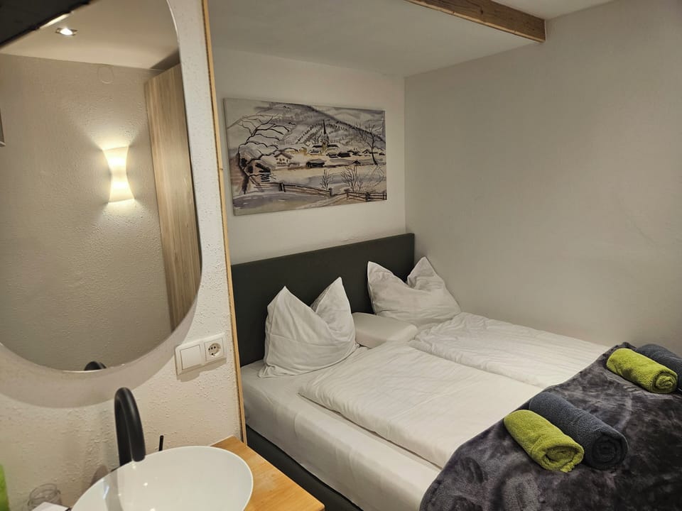 Souterrain Mini Apartment ohne Frühstück | In-room safe, desk, blackout drapes, free WiFi